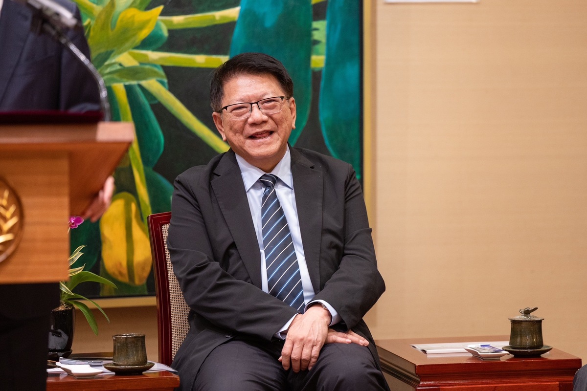  總統府秘書長潘孟安陪同接見牙醫師公會全國聯合會暨WHO宣達團。 圖：總統府提供 