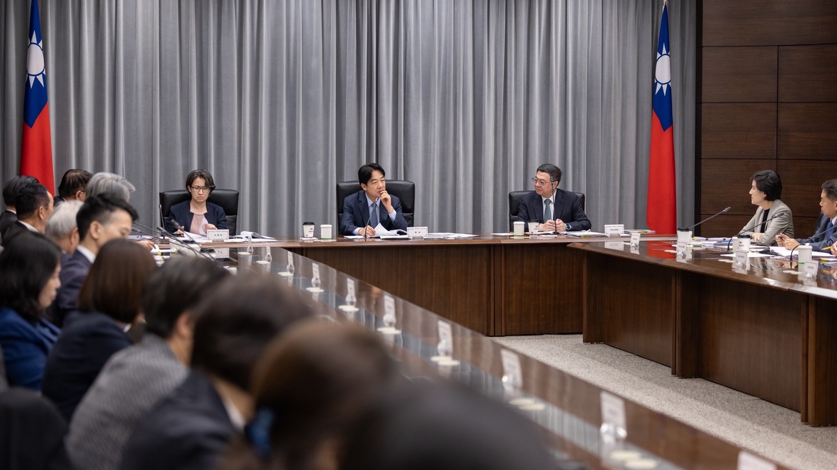  總統賴清德聽取行政院114年度中央政府總預算案簡報。 圖：總統府提供 