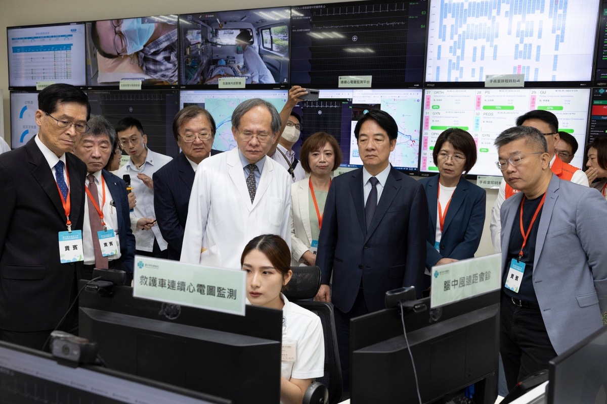  總統賴清德前往台中榮總視察智慧醫療。 圖：總統府提供 