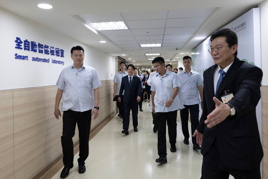  總統賴清德赴台中榮總視察智慧醫療。 圖：總統府提供 