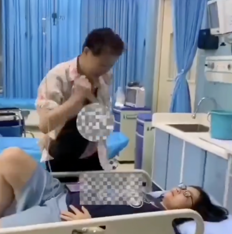  車禍肇事者拒絕賠付醫藥費，其母更持刀捅傷受害人。圖 翻攝自 Ｘ帳號 ＠woyongdehuawei 