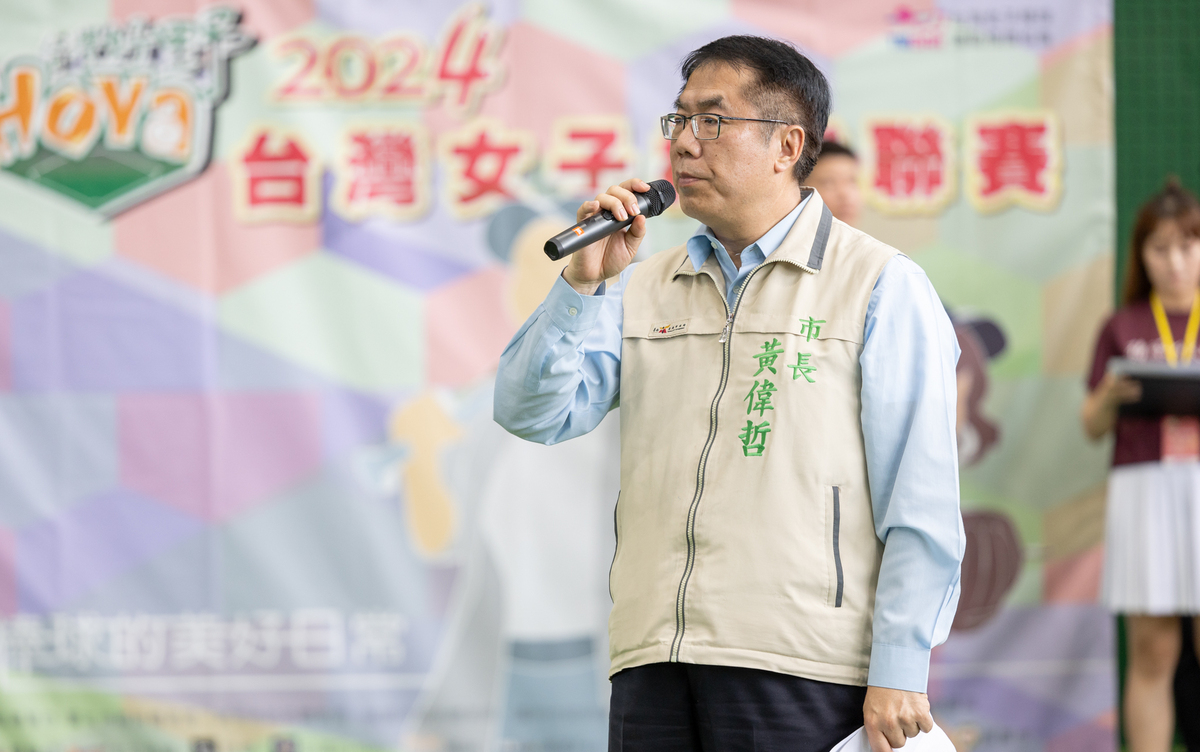  黃偉哲赴台南亞太棒球園區，出席女子棒球聯賽開賽儀式。 圖：總統府提供 