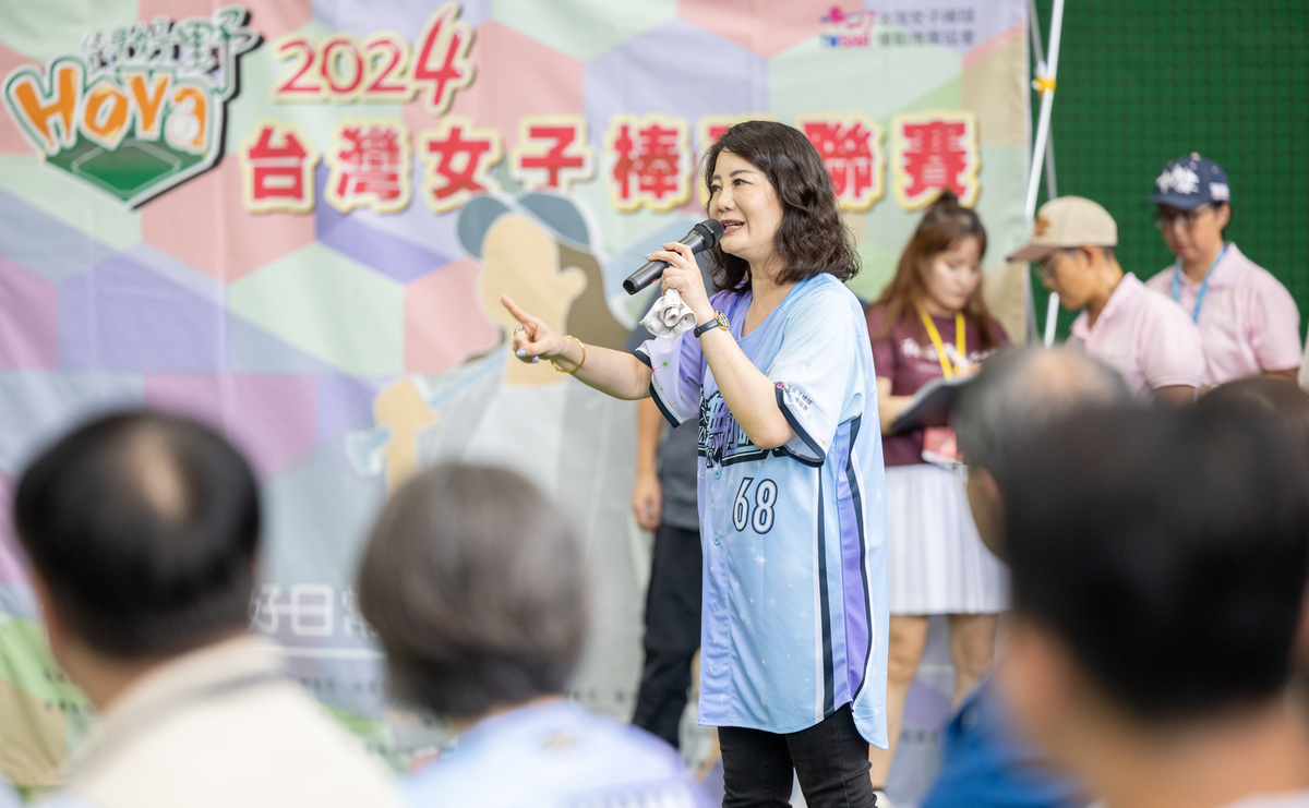  吳思瑤出席第五屆台灣女子棒球聯賽台南開賽儀式。 圖：總統府提供 