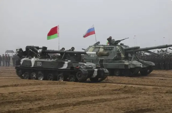  俄羅斯的士兵與坦克被部署在白俄羅斯境內。 圖：翻攝自 鼎盛軍事 