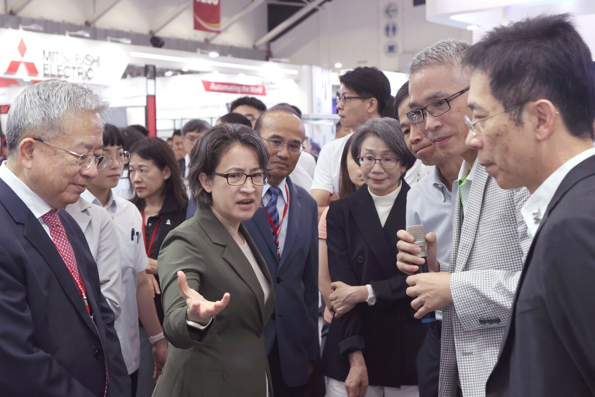  副總統蕭美琴參觀台灣機器人與智慧自動化展。 圖：總統府/提供 