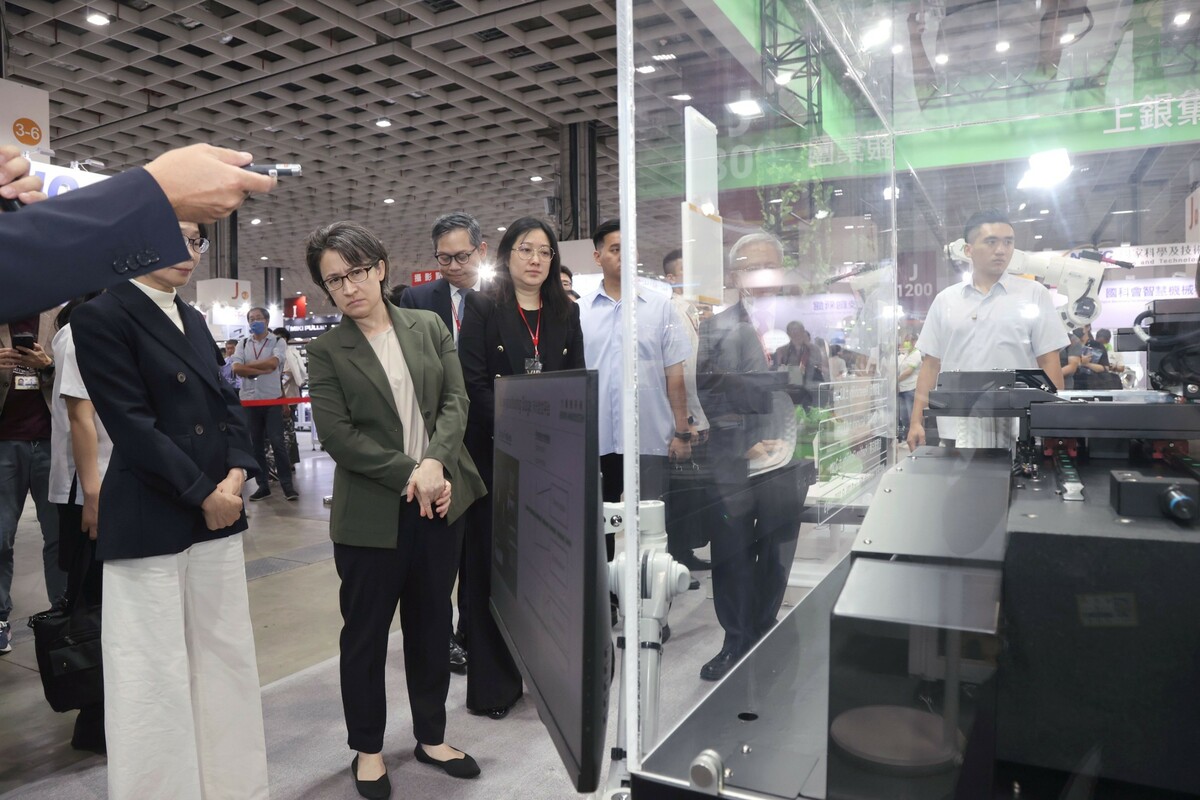  副總統蕭美琴參觀台灣機器人與智慧自動化展。 圖：總統府/提供 