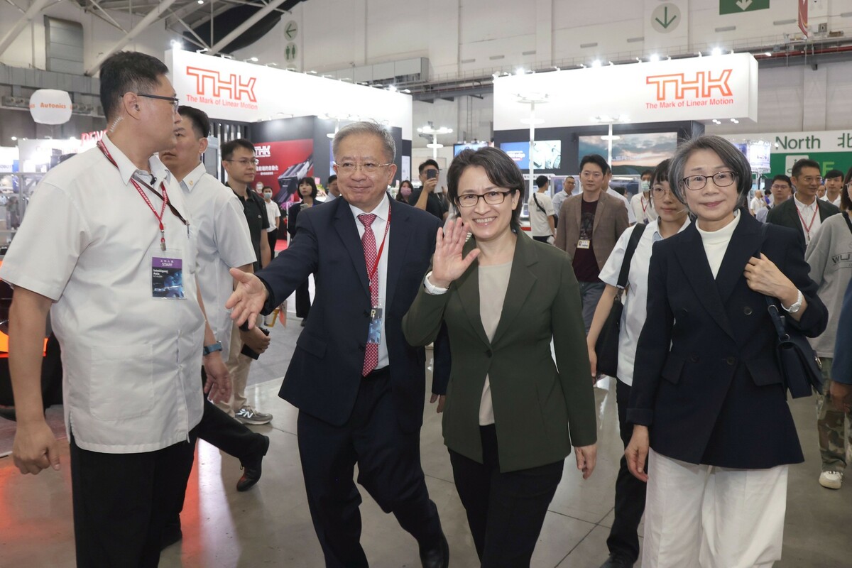  副總統蕭美琴參觀台灣機器人與智慧自動化展。 圖：總統府/提供 
