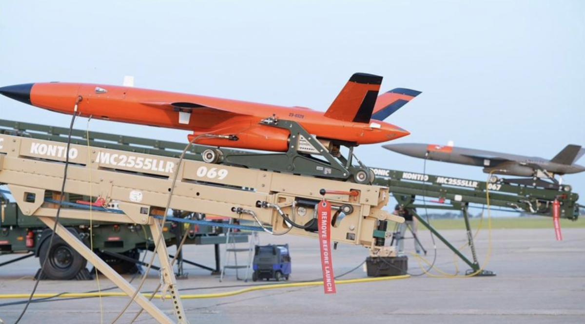 經過改裝的MQM - 178 無人機能進行自主列隊、戰術機動及與有人機協同飛行。 圖：來源Ｘ@Aurora107E
