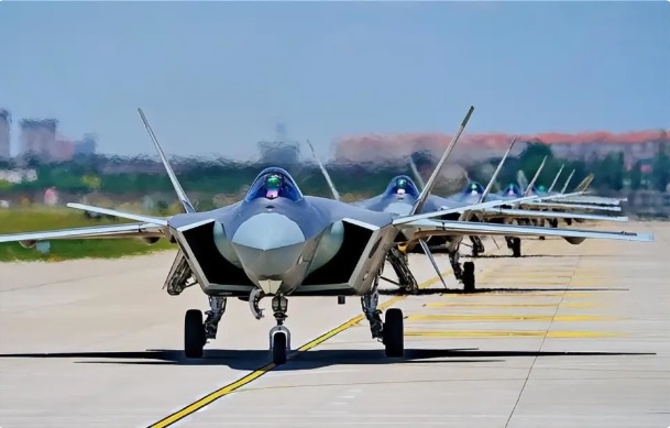  中國的殲 -20 隱形戰鬥機。 圖：翻攝自 軍武次位面 