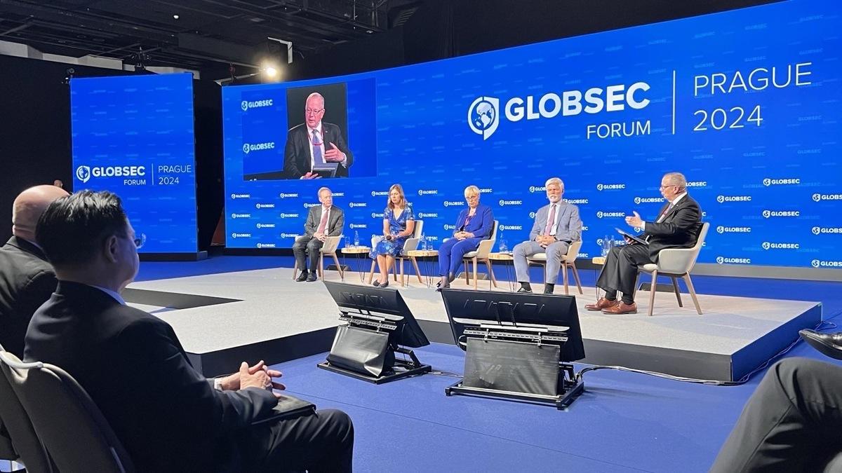  國安會祕書長吳釗燮出席2024「全球安全論壇」（GLOBSEC）。 圖：國安會提供 