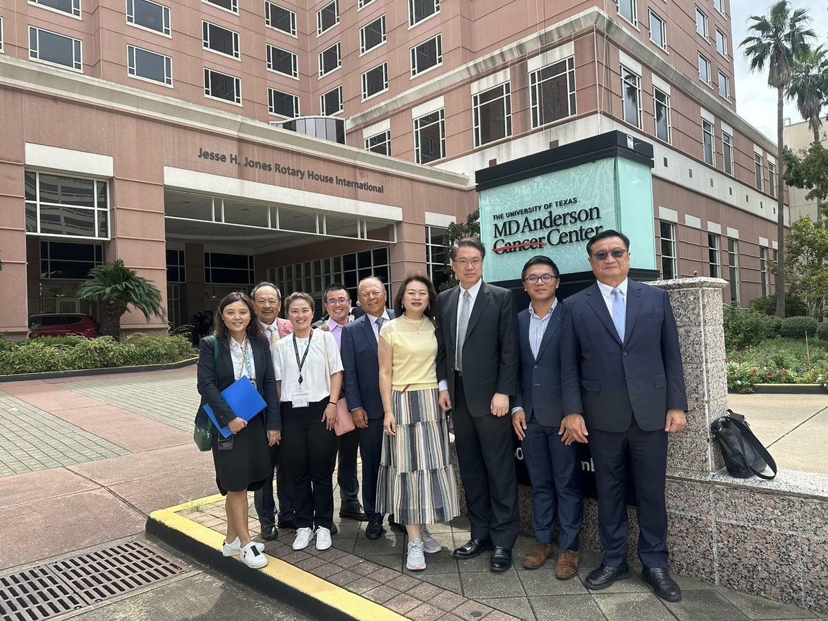  民進黨秘書長林右昌赴休士頓，到訪MD Anderson癌症中心。 圖：民進黨提供 