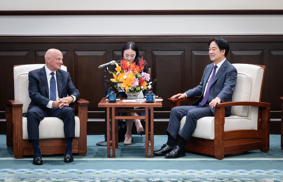  總統賴清德接見美國史丹福大學胡佛研究所「台灣在印太地區」計畫學者訪問團。 圖：總統府提供 