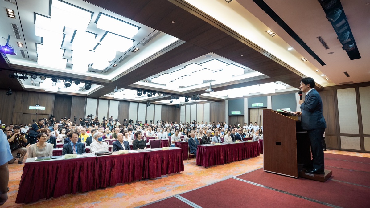  總統賴清德出席「世代流轉、民主承啟」《台灣人民自救運動宣言》60周年研討會議。 圖：總統府/提供 