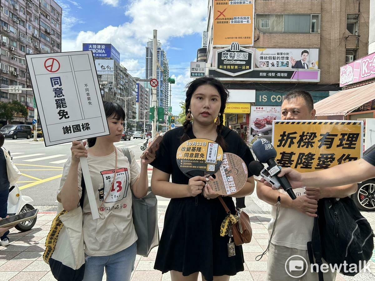  「山海公民拆樑行動」在台北忠孝東路宣傳罷免，期盼催出通勤族選票。 圖：黃宣尹攝 