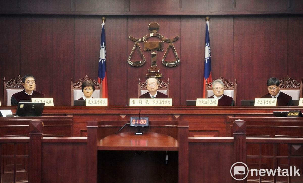 憲法法庭在111年做出憲判字17號判決，要求政府應將所有南島語系民族均應納入原住民族，並應在今年10月 28日前完成相關法制修正或制定特別法。   圖：張良一/攝(資料照片)