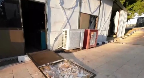  營區內的門窗在爆炸事件發生後出現損壞。 圖：翻攝自 陳浩洋 