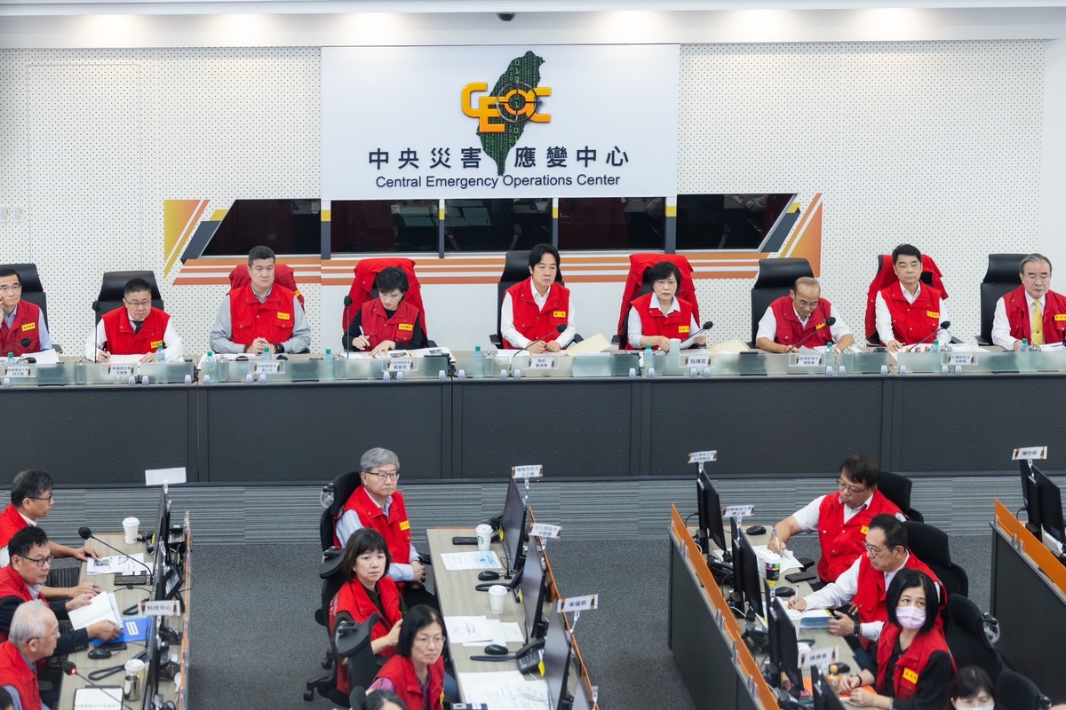  因應強颱山陀兒來襲，總統賴清德視察中央災害應變中心。 圖：總統府提供 