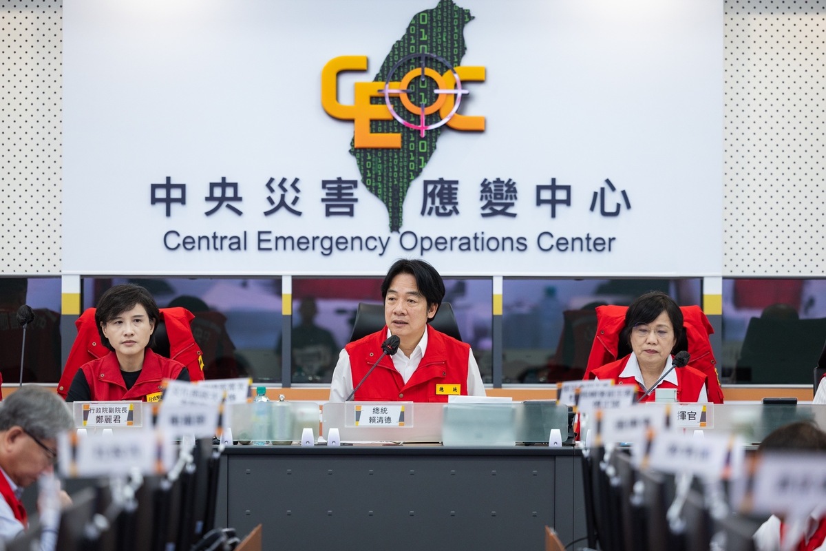  因應強颱山陀兒來襲，總統賴清德視察中央災害應變中心。 圖：總統府提供 