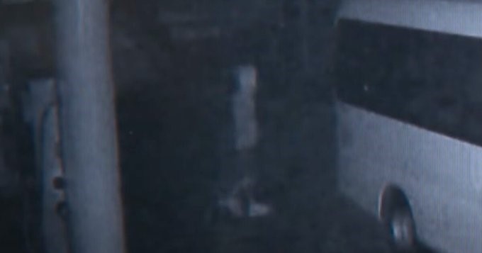 脫北者試圖偷竊巴士，開回北韓，監視錄影曝光。 圖片來源 : X 帳號 @Koreaboo 