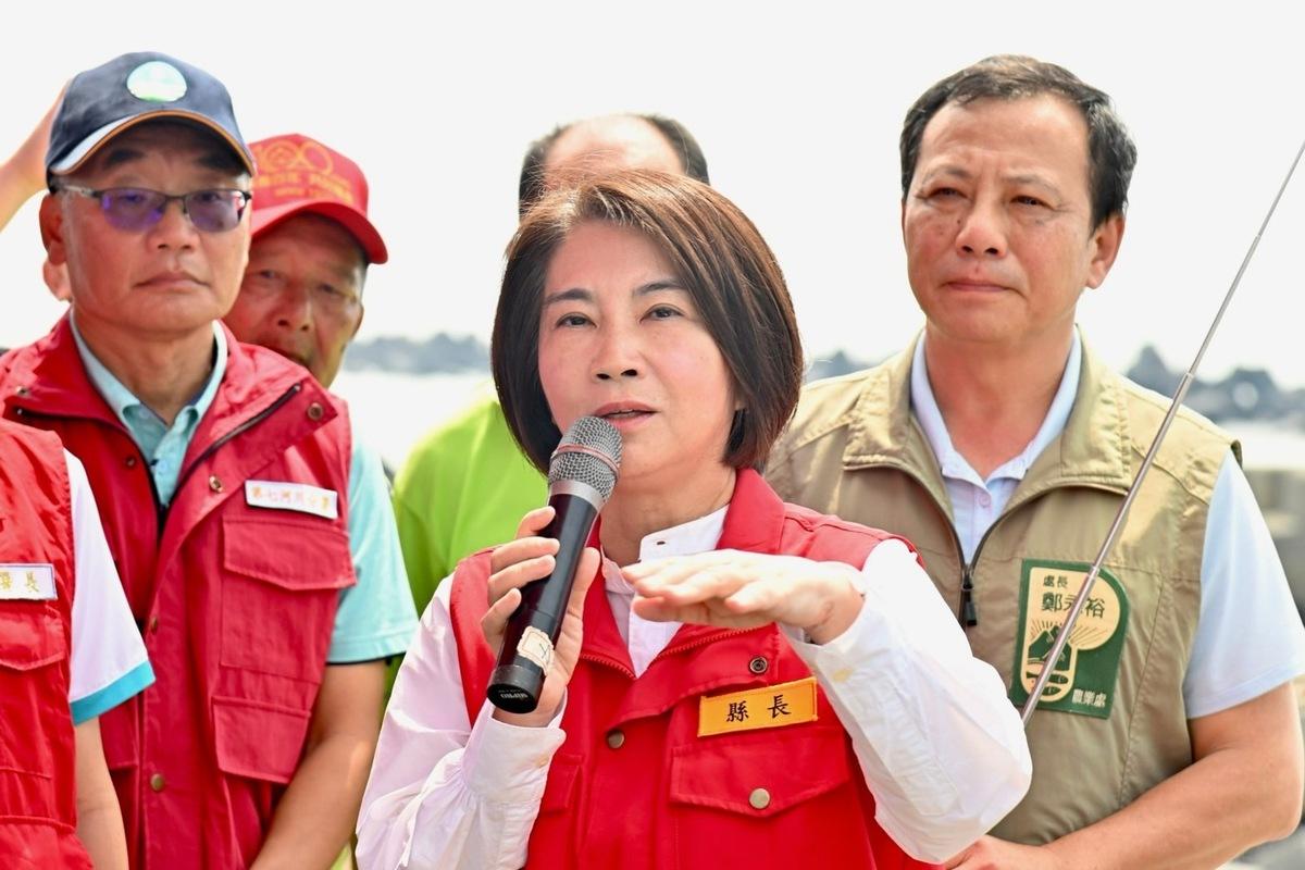  屏東縣長周春米陪同行政院長卓榮泰勘災。 圖：行政院/提供 