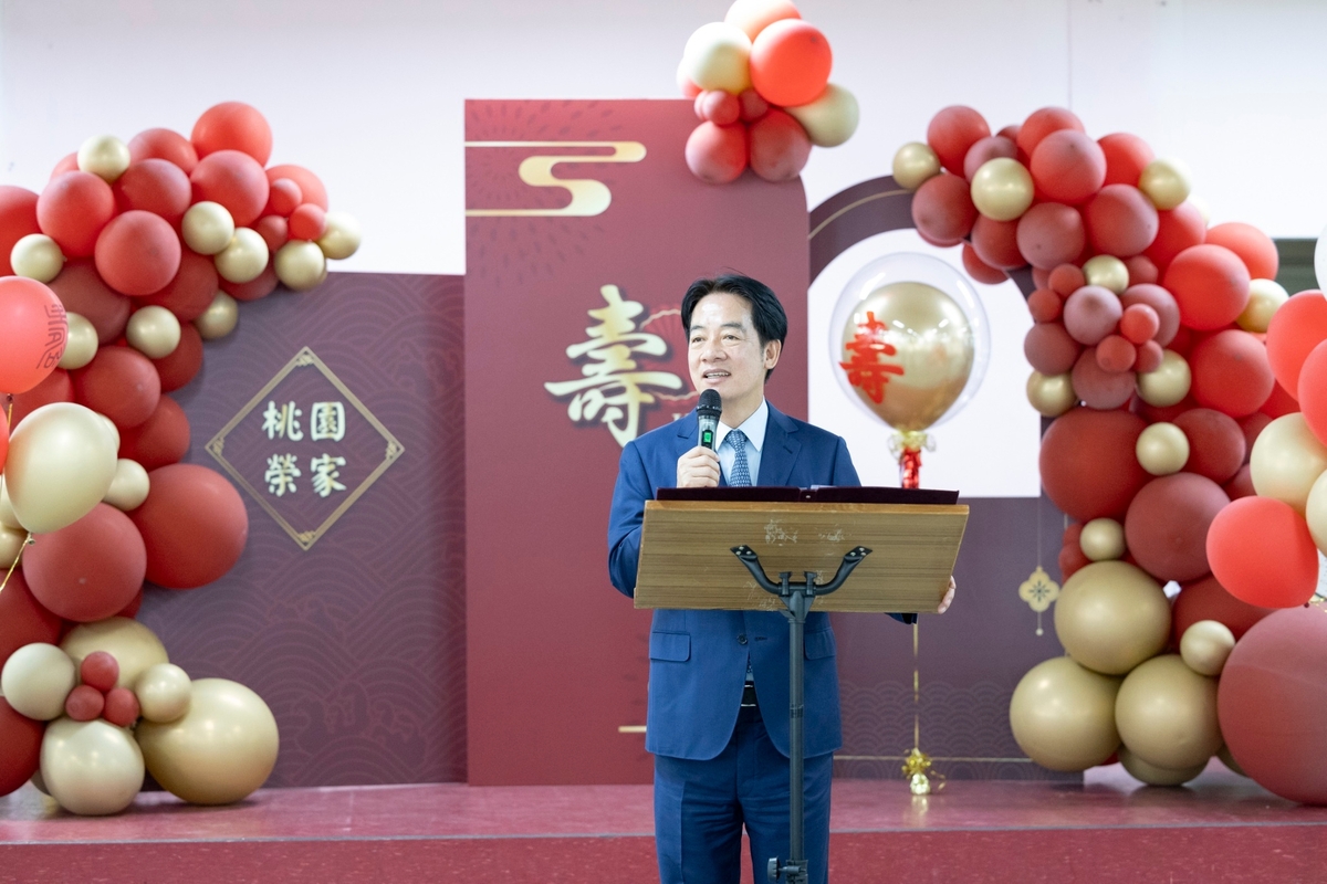  總統賴清德前往桃園榮譽國民之家探望榮民。 圖：總統府提供 