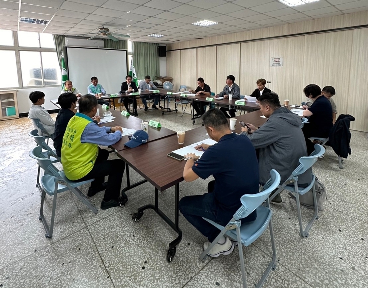  民進黨秘書長林右昌與澎湖縣議會黨團座談。 圖：民進黨提供 