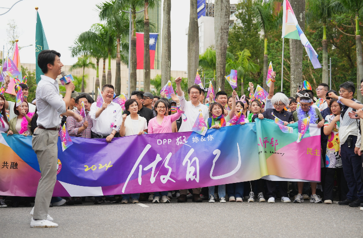  民進黨公職參加同志遊行，力挺多元進步價值。 圖：民進黨提供 