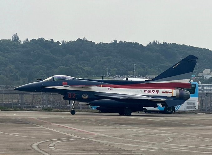  中國空軍「八一」表演隊的歼 - 10C 將在中國航展上帶來精彩表演。 圖片來源: X帳號@lee564408 