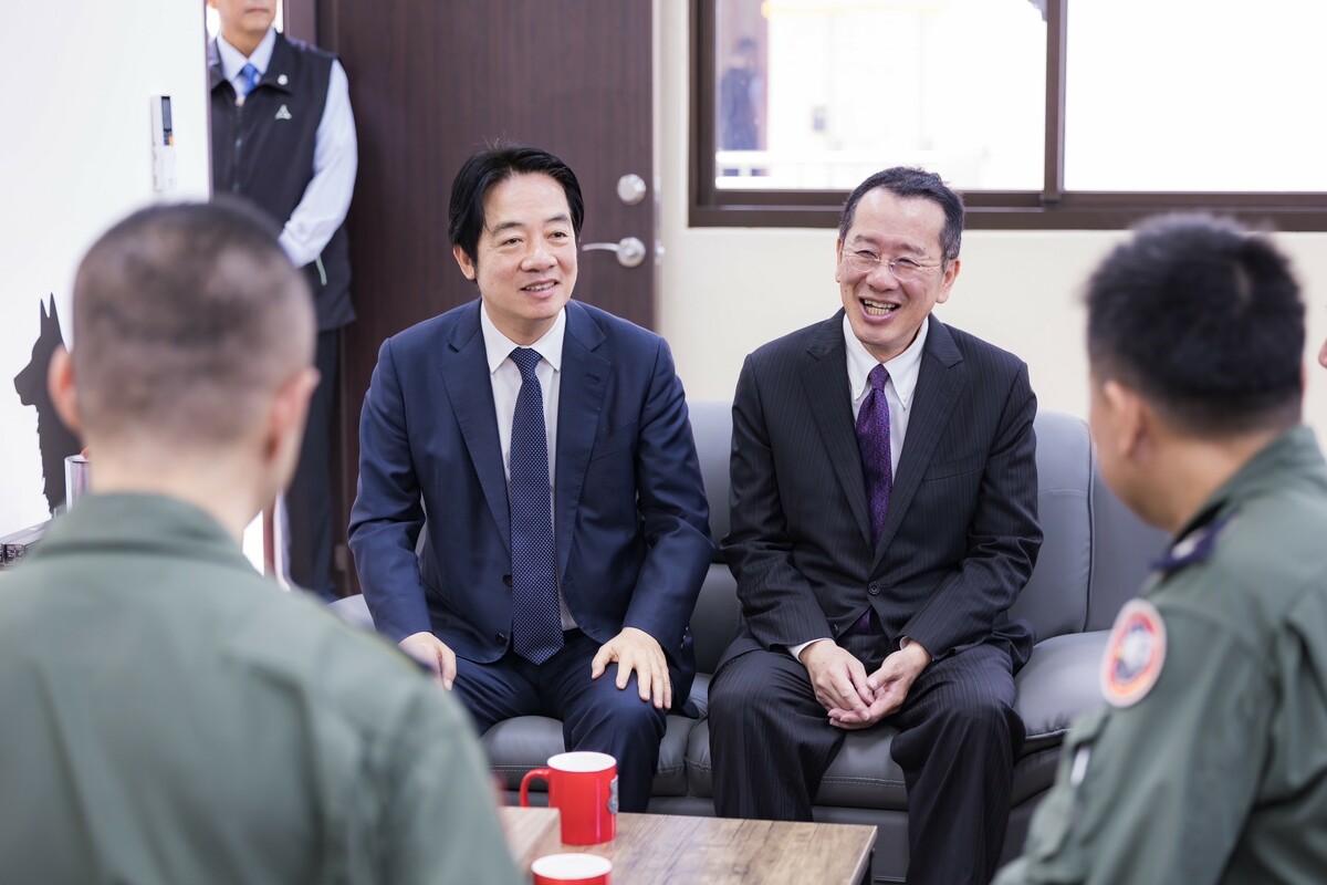  總統賴清德主持空軍清泉崗基地官兵生活設施新建工程完工啟用典禮，國防部長顧立雄也出席。 圖：總統府提供 