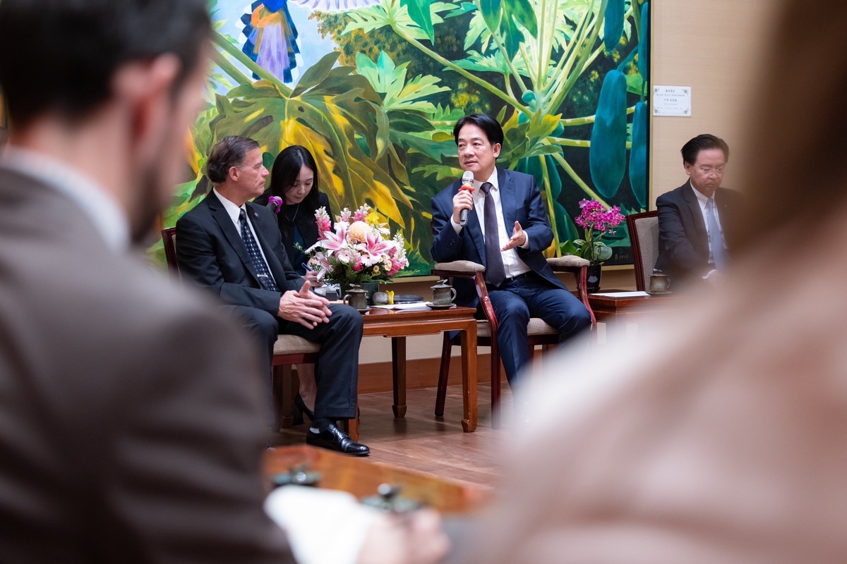  總統賴清德接見新美國安全中心（CNAS）下一世代國安領袖計畫（Next Gen）訪問團。 圖：民進黨提供 