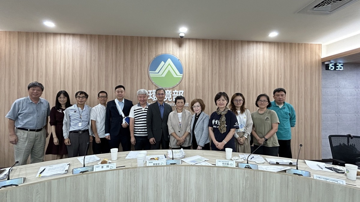  總統府發言人李問（左5）參加2024全國NGO環境會議首次溝通會議 圖：翻攝自李問臉書 