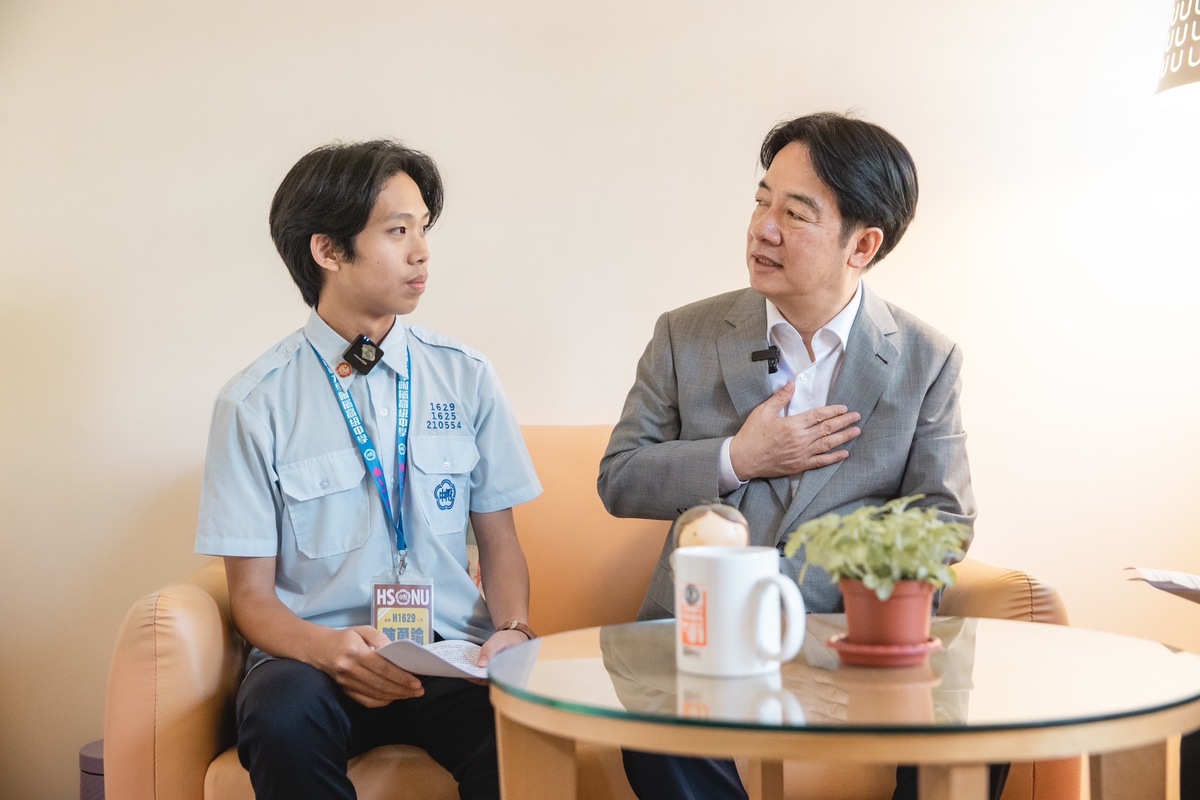  總統賴清德前往師大附中，訪視教育部青少年心理健康支持辦理情形。 圖：總統府提供 
