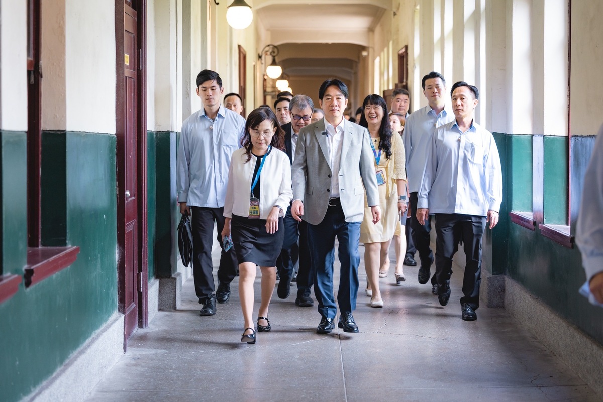  總統賴清德前往師大附中，訪視教育部青少年心理健康支持辦理情形。 圖：總統府提供 
