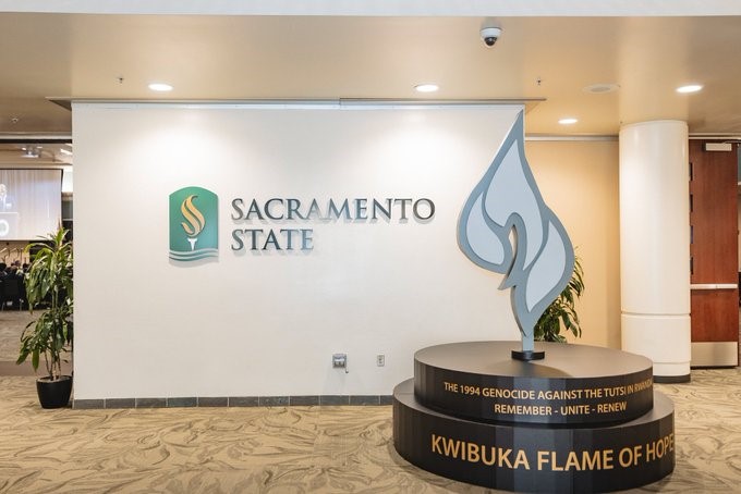 42 歲的史蒂文・張再加州 ( California )沙加緬度 ( Sacramento ) 成長,父母來自中國移民,他在高中時曾是橄欖球運動員,後來進入加州州立大學沙加緬度分校,主修計算機科學和政治學。 圖:擷自X帳號@OneNationRadio3 42 歲的史蒂文・張再加州 ( California )沙加緬度 ( Sacramento ) 成長,父母來自中國移民,他在高中時曾是橄欖球運動員,後來進入加州州立大學沙加緬度分校,主修計算機科學和政治學。 圖:擷自X帳號@OneNationRadio3
