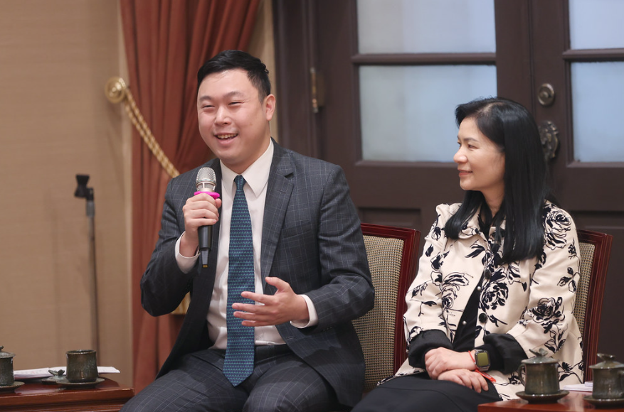  總統府發言人李問陪同接見台獎生、華獎生及在台就學外國學生。 圖：總統府提供 