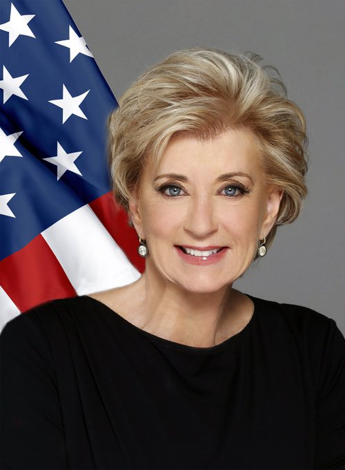  川普的教育部長提名人選琳達·麥馬漢（Linda McMahon），因其來自世界摔角娛樂公司（World Wrestling Entertainment）的管理背景而受到外界質疑，認為她缺乏教育領域的經驗。 圖: 擷自X帳號@StephMcMahon 