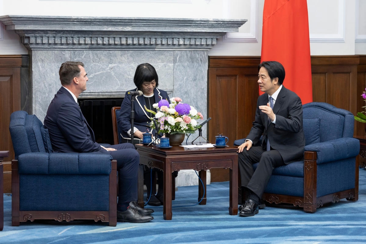 美國奧克拉荷馬州長史迪(Kevin Stitt)與總統賴清德會面。 圖:總統府提供 美國奧克拉荷馬州長史迪(Kevin Stitt)與總統賴清德會面。 圖:總統府提供