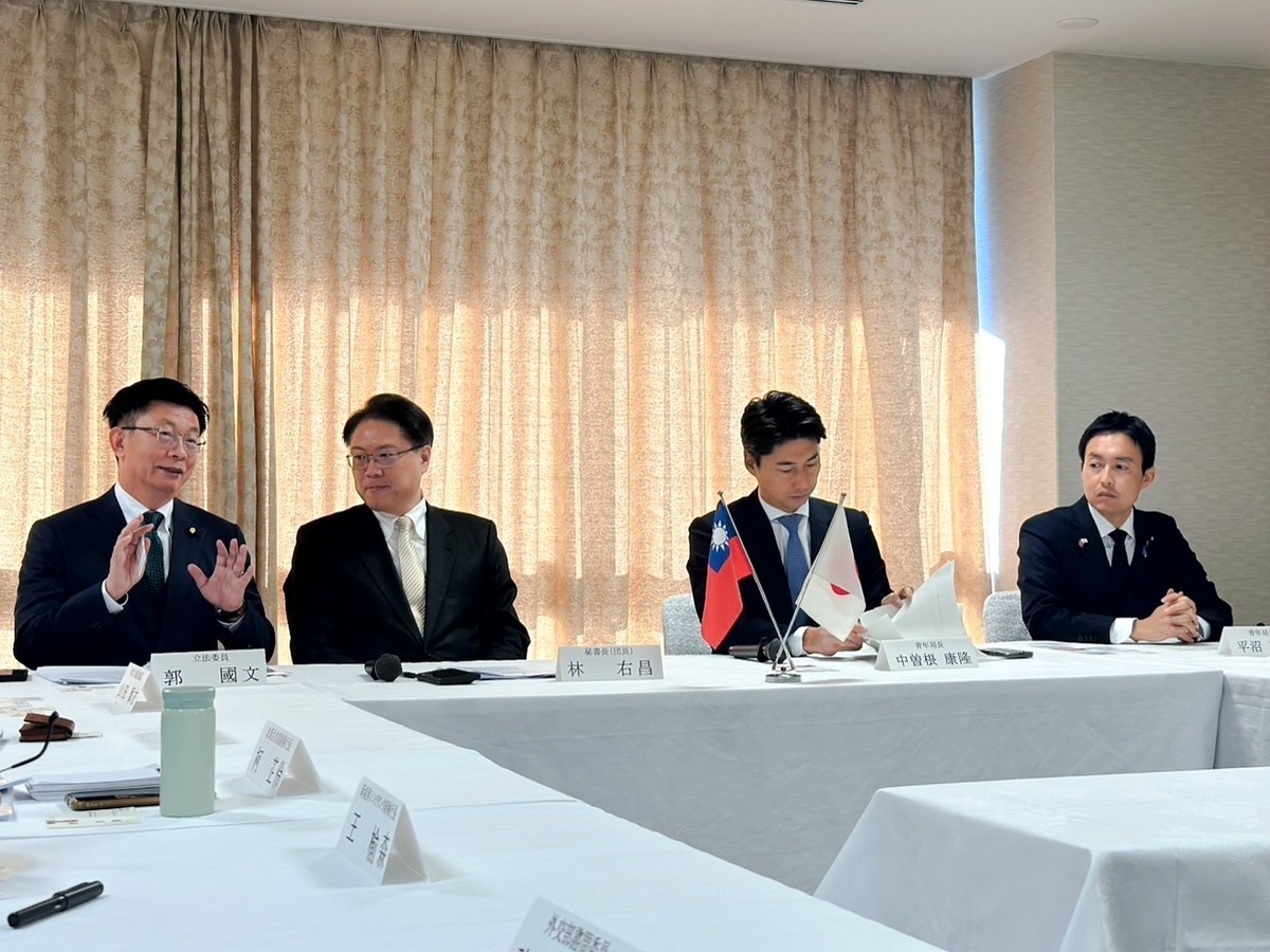  民進黨秘書長林右昌、立委郭國文拜會自民黨青年局。 圖：翻攝自郭國文臉書 
