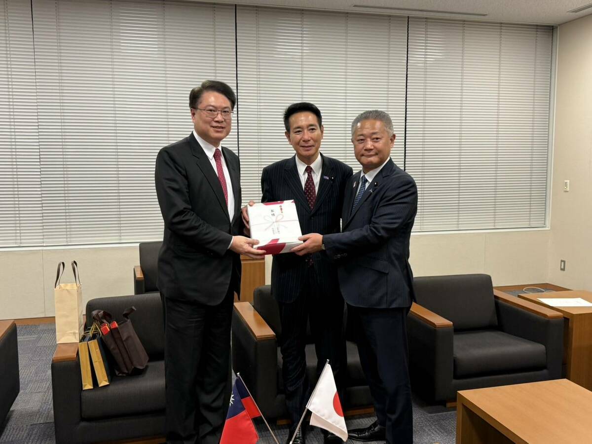  民進黨秘書長林右昌率團拜會日本維新之會。 圖：民進黨提供 