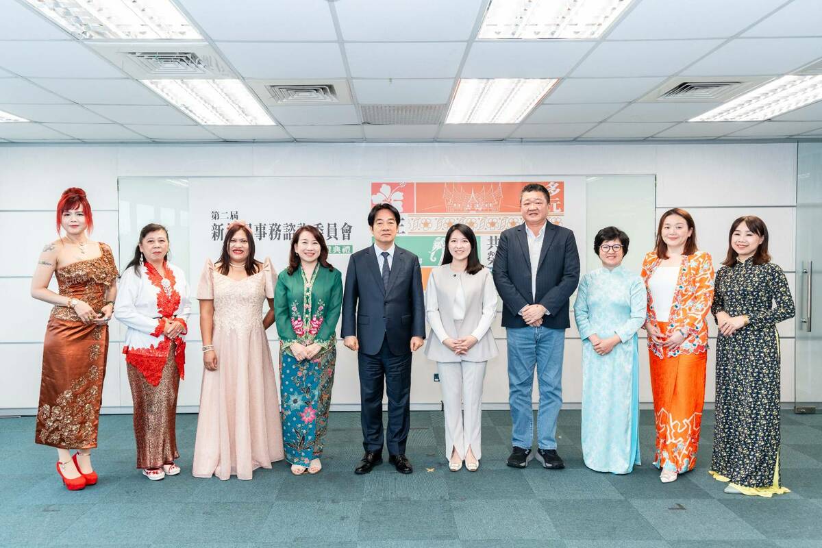  民進黨新住民部舉辦第二屆新住民事務諮詢委員會授證典禮，兼任黨主席的總統賴清德出席。 圖：民進黨提供 