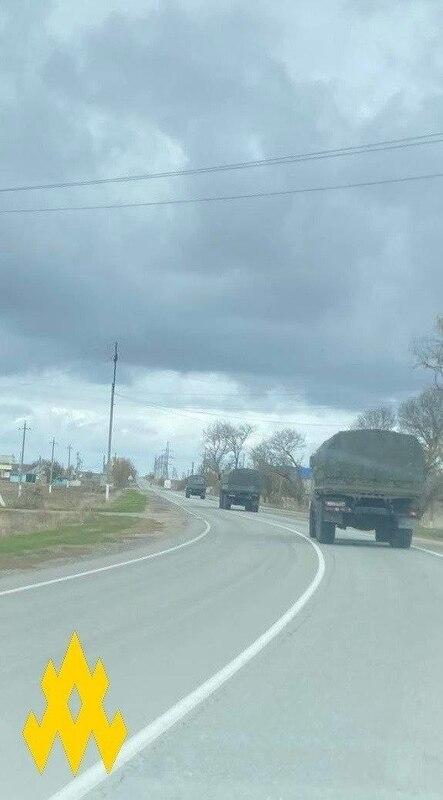  俄羅斯軍隊正在將軍事裝備從克里米亞轉移到扎波羅熱地區 圖: 擷自 X 帳號@NOELreports 