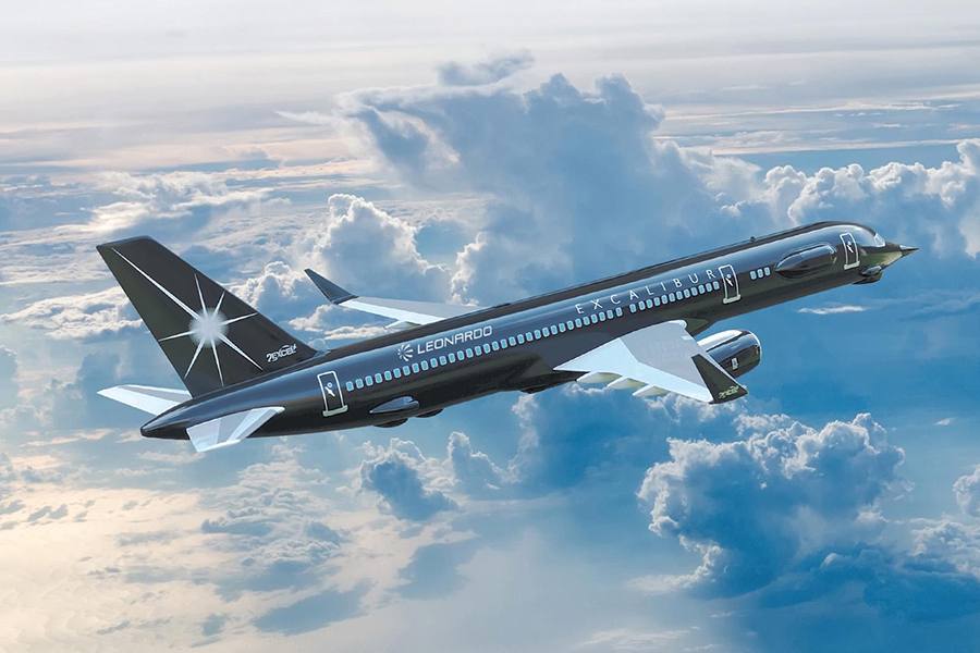  「神劍」飛行測試飛機以波音757客機為基礎進行改裝，並安裝了多處特製吊艙和整流罩，用於容納「暴風」戰機專屬的尖端技術設備。 圖: 擷自X帳號@Turbinetraveler 