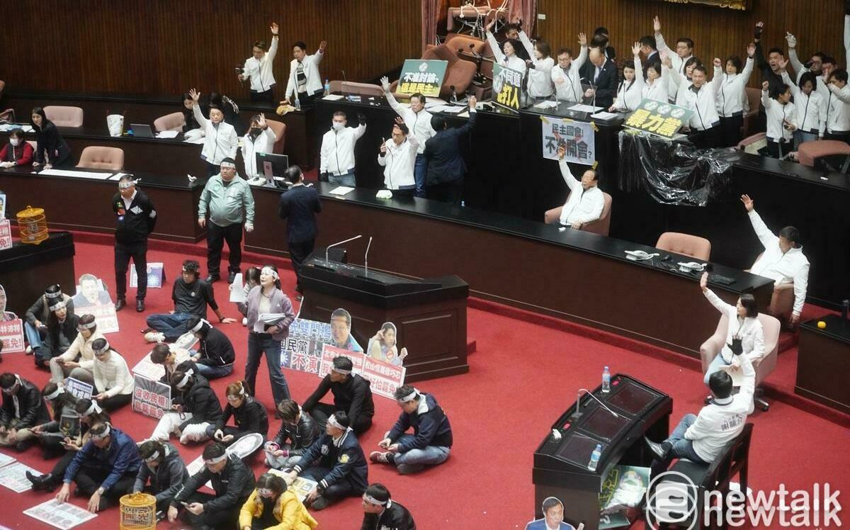 藍批「無差別罷免」律師：違憲法案表決時哪個沒舉手？他們沒有一個是無辜的