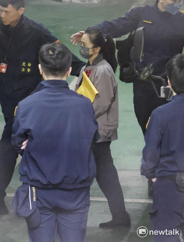  北檢今偵結起訴前台北市長柯文哲涉貪污收賄等案，圖為台北市議員應曉薇出庭應訊。 圖：張良一 / 攝 
