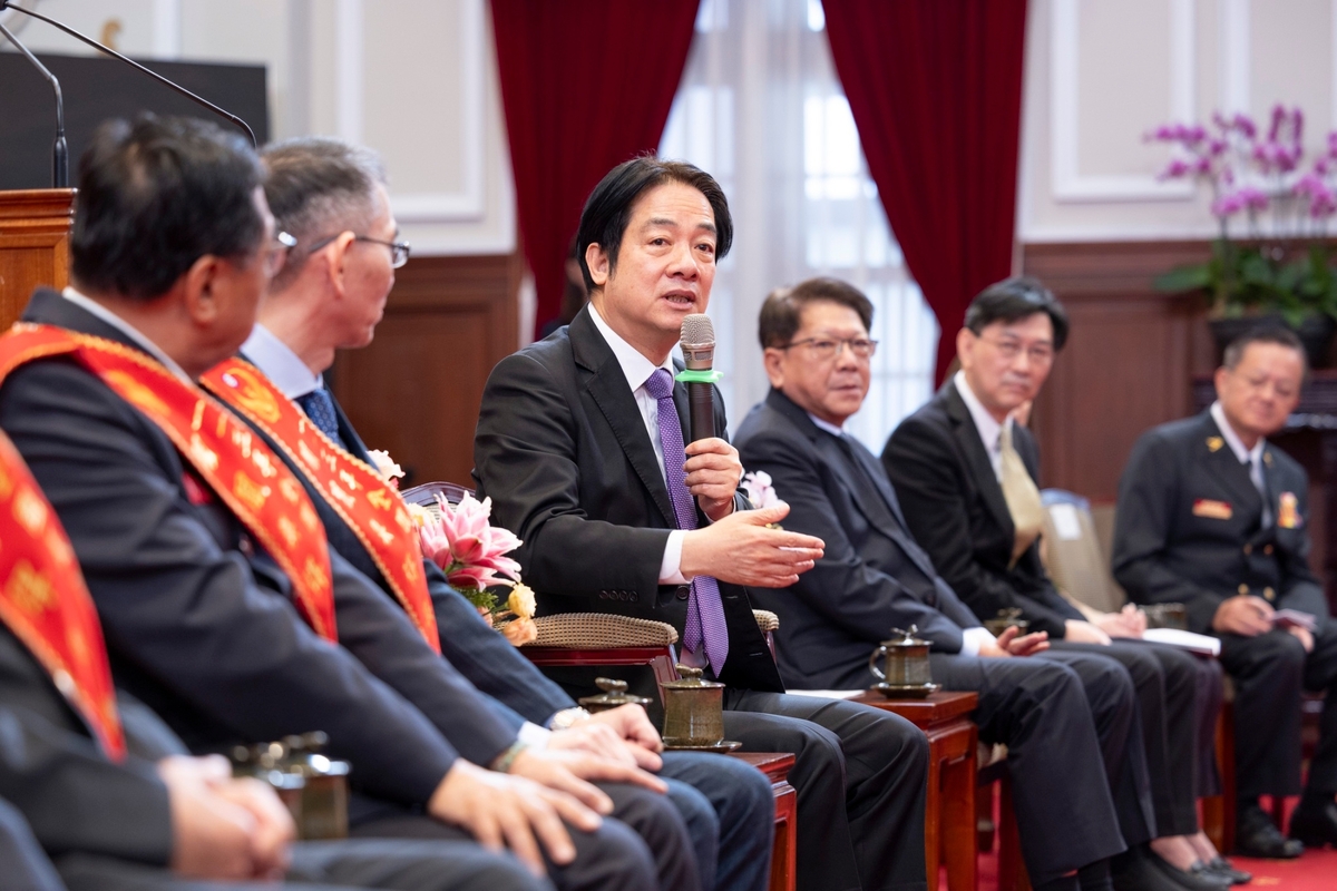 總統賴清德接見2024年「鳳凰獎」楷模得獎人。 圖:總統府提供 總統賴清德接見2024年「鳳凰獎」楷模得獎人。 圖:總統府提供