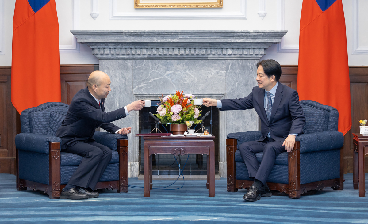  總統賴清德會晤美國總統就職慶賀團，並與率團的立法院長韓國瑜多所互動。 圖：總統府提供 
