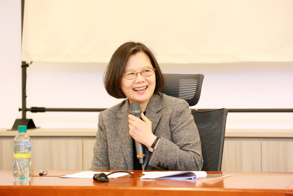  前總統蔡英文與哈佛、麻省理工學院訪團會面，暢談台灣民主、改革、國際情勢與獨特機遇。 圖：蔡英文辦公室提供 