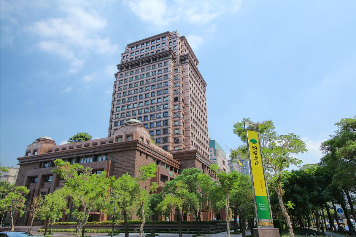 人壽與健康保險業以超過 5.5 兆美元（約新台幣 178.6兆）的預估營收居首。圖：保險業示意圖（國泰金控）