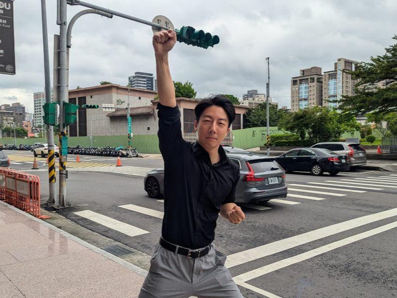 民進黨發言人吳崢上任以來,憑藉掌握議題的能力及高人氣,為邁入第9年執政的民進黨帶來新氣象。 圖:翻攝自吳崢臉書 民進黨發言人吳崢上任以來,憑藉掌握議題的能力及高人氣,為邁入第9年執政的民進黨帶來新氣象。 圖:翻攝自吳崢臉書