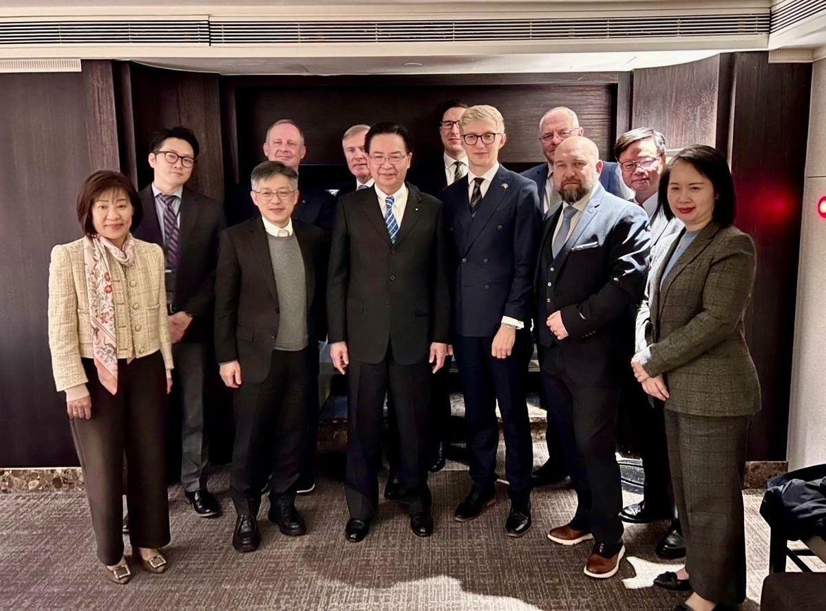  國安會秘書長吳釗燮設宴歡迎愛沙尼亞國防產業訪問團。 圖：國安會提供 